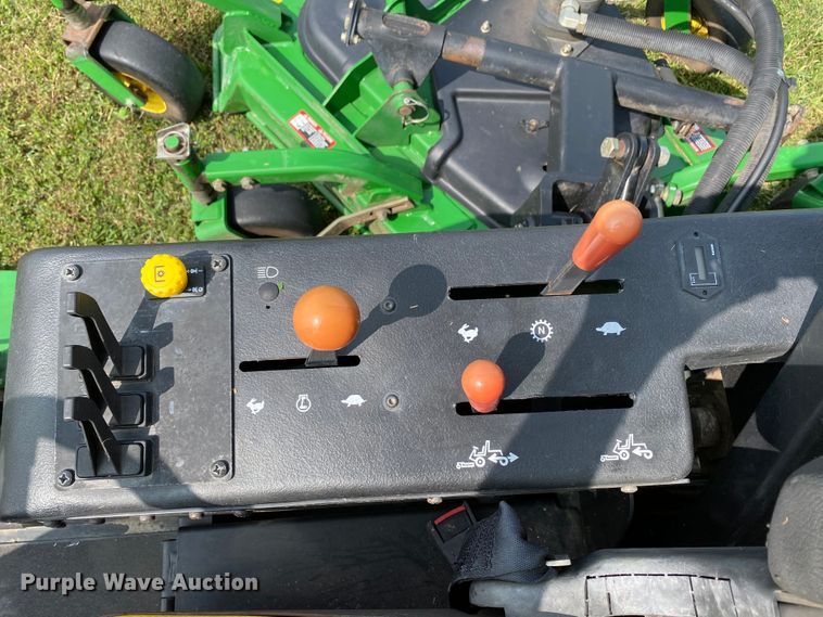 image for item HE9761 2003 John Deere 1600 Turbo lawn mower