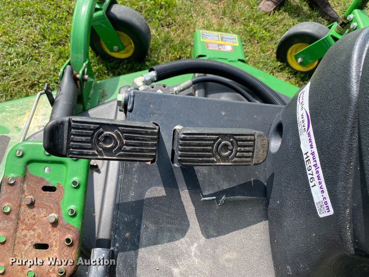 image for item HE9761 2003 John Deere 1600 Turbo lawn mower