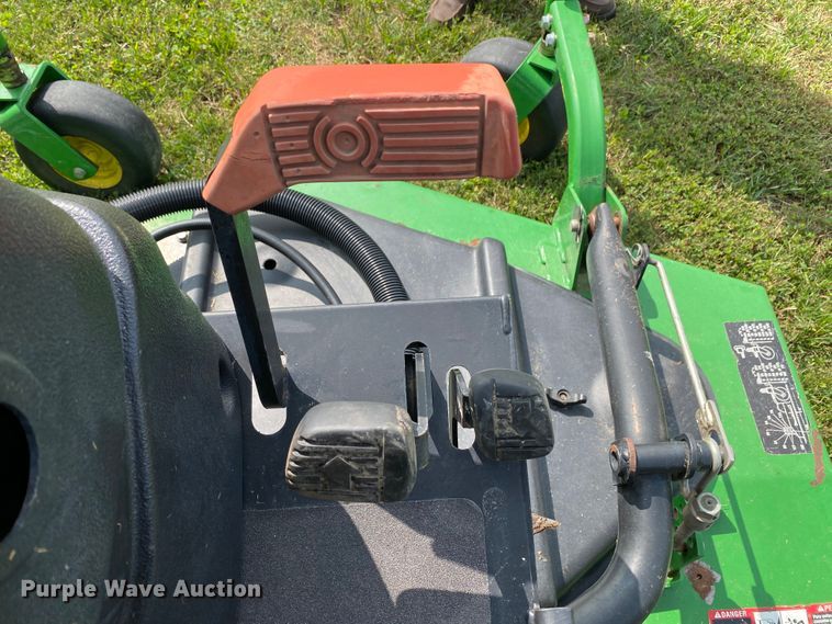 image for item HE9761 2003 John Deere 1600 Turbo lawn mower