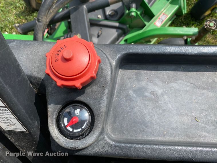 image for item HE9761 2003 John Deere 1600 Turbo lawn mower