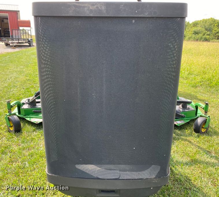 image for item HE9761 2003 John Deere 1600 Turbo lawn mower