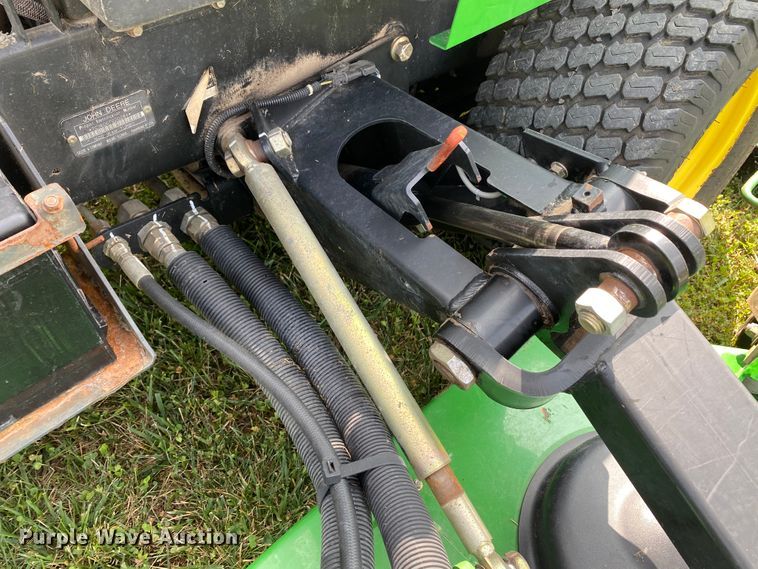 image for item HE9761 2003 John Deere 1600 Turbo lawn mower