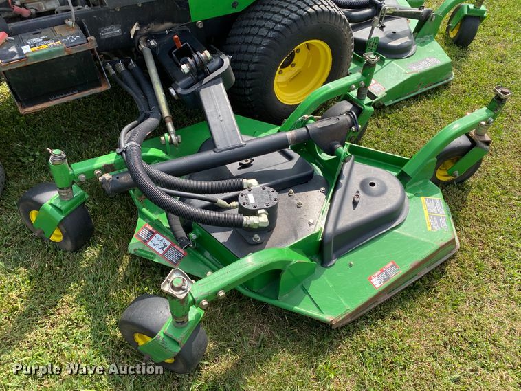 image for item HE9761 2003 John Deere 1600 Turbo lawn mower