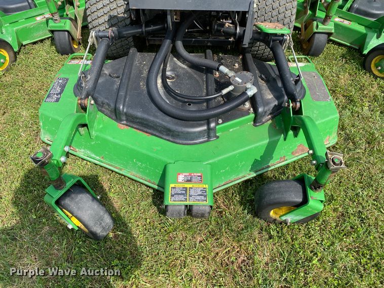 image for item HE9761 2003 John Deere 1600 Turbo lawn mower