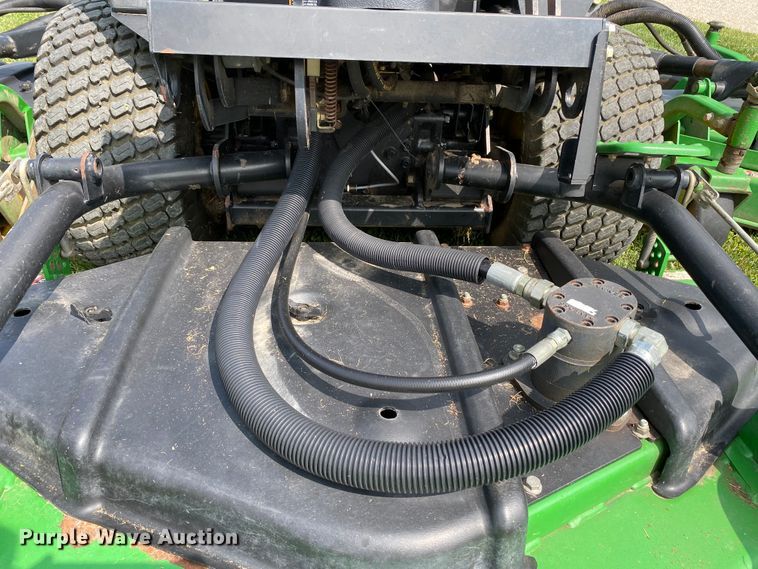 image for item HE9761 2003 John Deere 1600 Turbo lawn mower