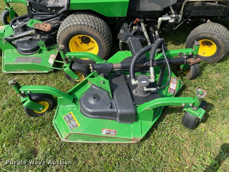 image for item HE9761 2003 John Deere 1600 Turbo lawn mower