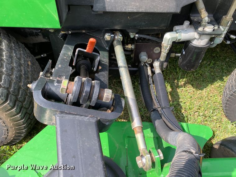 image for item HE9761 2003 John Deere 1600 Turbo lawn mower