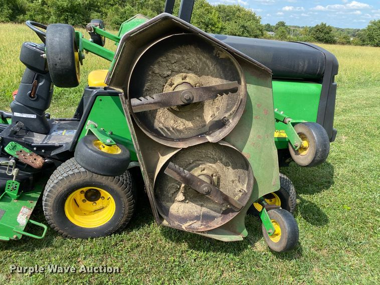 image for item HE9761 2003 John Deere 1600 Turbo lawn mower