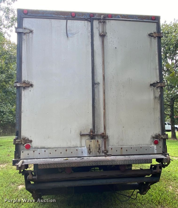 image for item HE9774 1988 International S1700  box truck