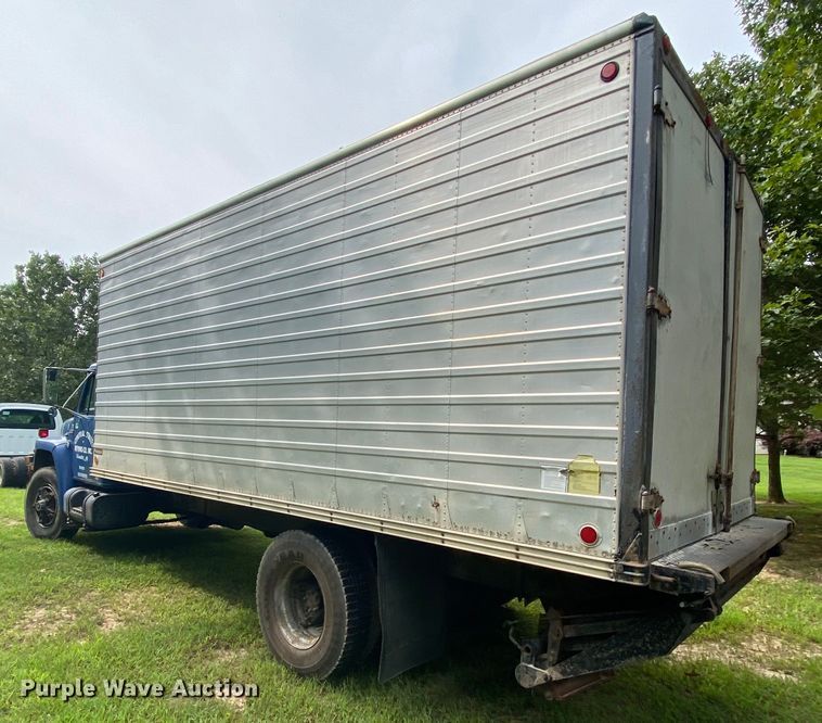 image for item HE9774 1988 International S1700  box truck