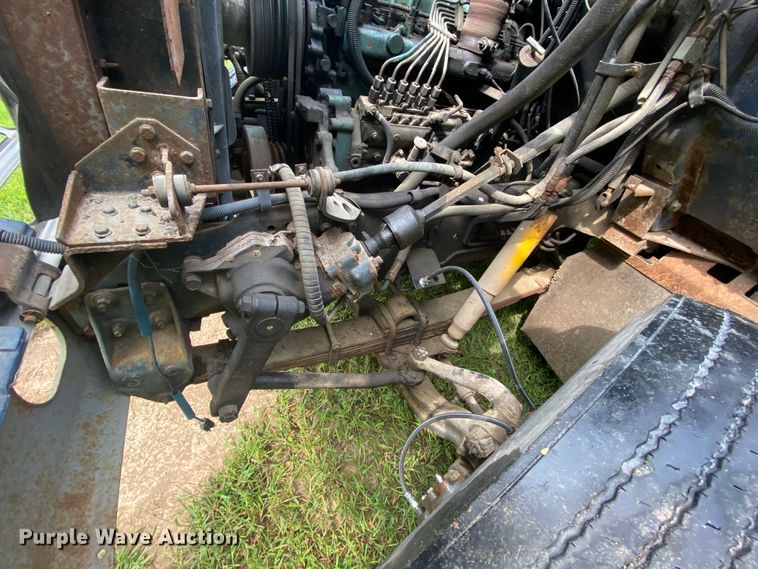 image for item HE9774 1988 International S1700  box truck