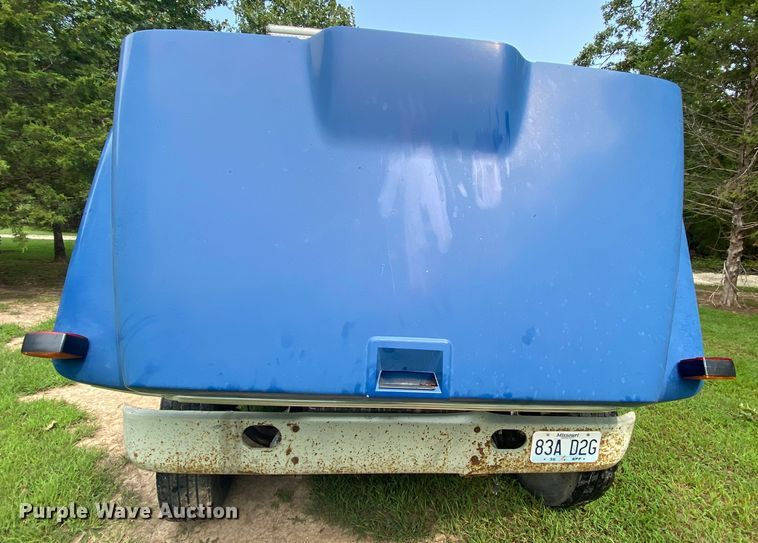 image for item HE9774 1988 International S1700  box truck