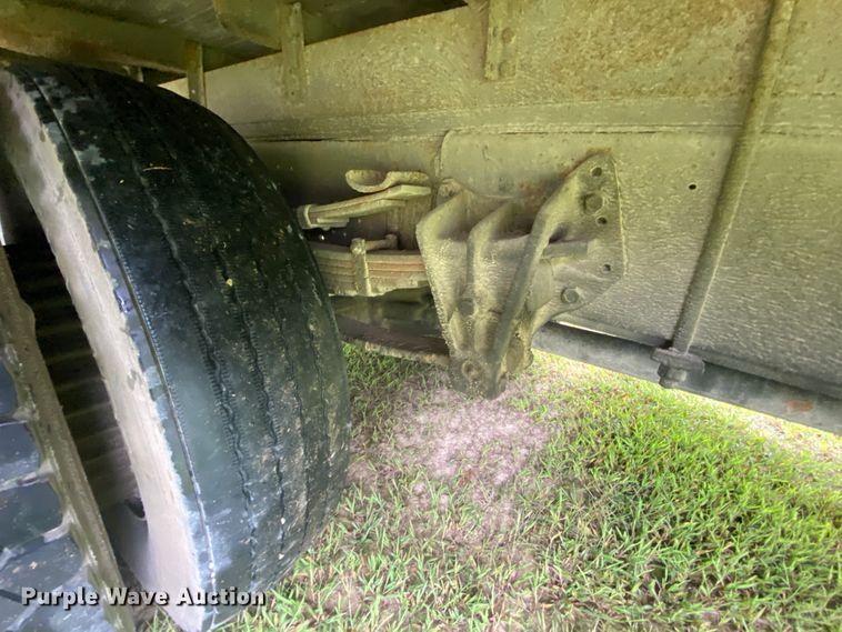 image for item HE9774 1988 International S1700  box truck