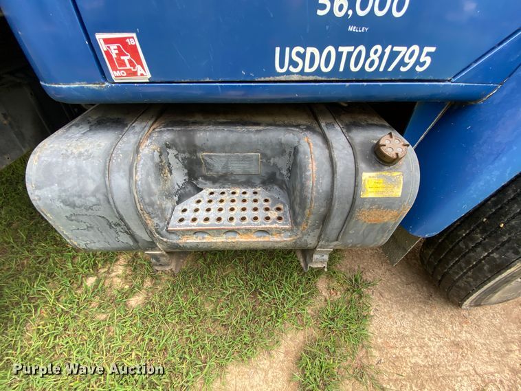 image for item HE9774 1988 International S1700  box truck
