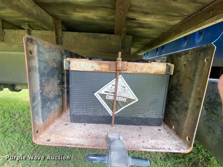 image for item HE9774 1988 International S1700  box truck