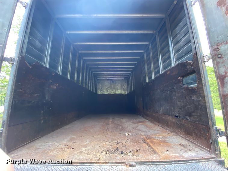 image for item HE9774 1988 International S1700  box truck