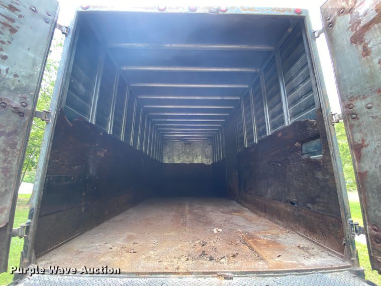 image for item HE9774 1988 International S1700  box truck
