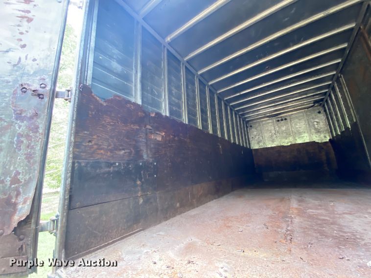 image for item HE9774 1988 International S1700  box truck