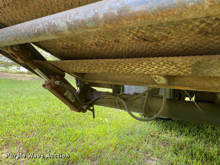 image for item HE9774 1988 International S1700  box truck
