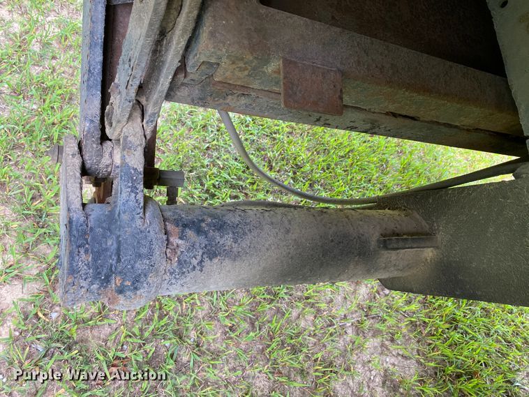 image for item HE9774 1988 International S1700  box truck