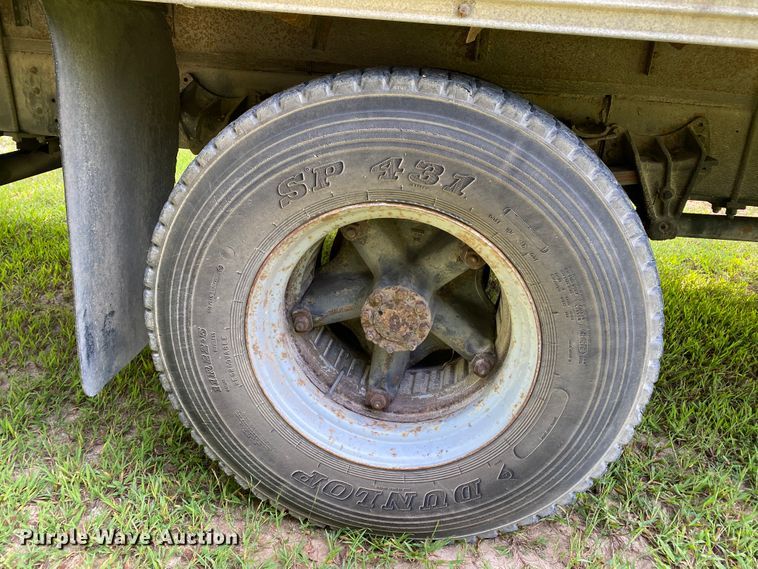 image for item HE9774 1988 International S1700  box truck
