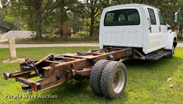 image for item HE9778 2004 GMC C4500  truck cab and chassis