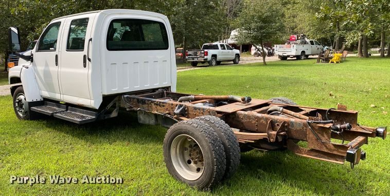 image for item HE9778 2004 GMC C4500  truck cab and chassis