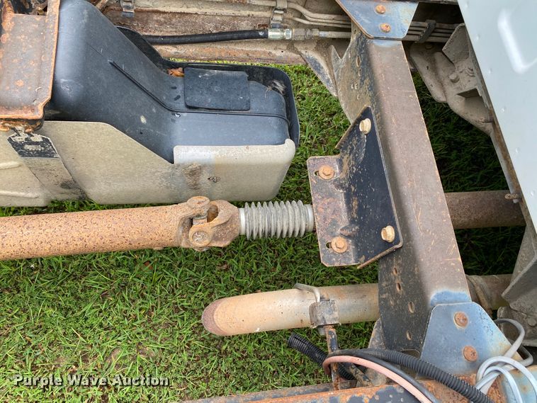 image for item HE9778 2004 GMC C4500  truck cab and chassis