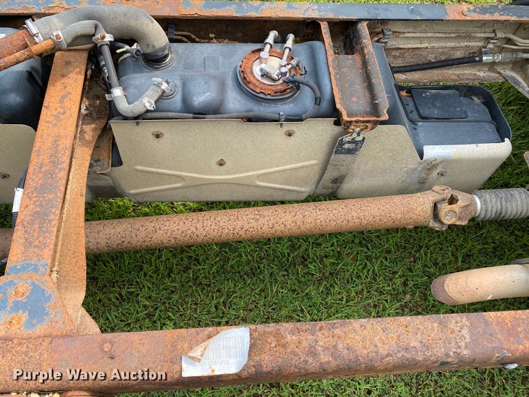 image for item HE9778 2004 GMC C4500  truck cab and chassis