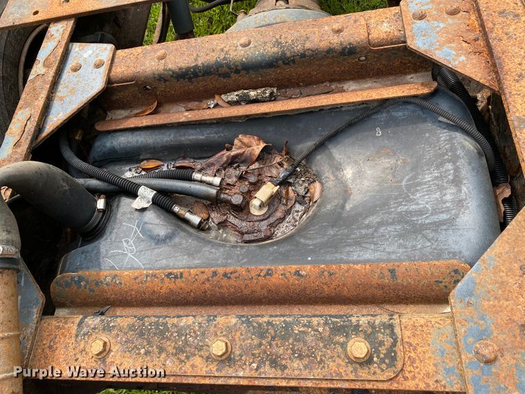 image for item HE9778 2004 GMC C4500  truck cab and chassis
