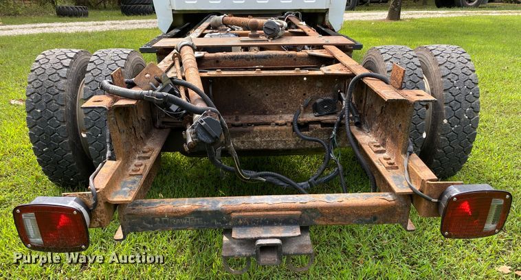 image for item HE9778 2004 GMC C4500  truck cab and chassis