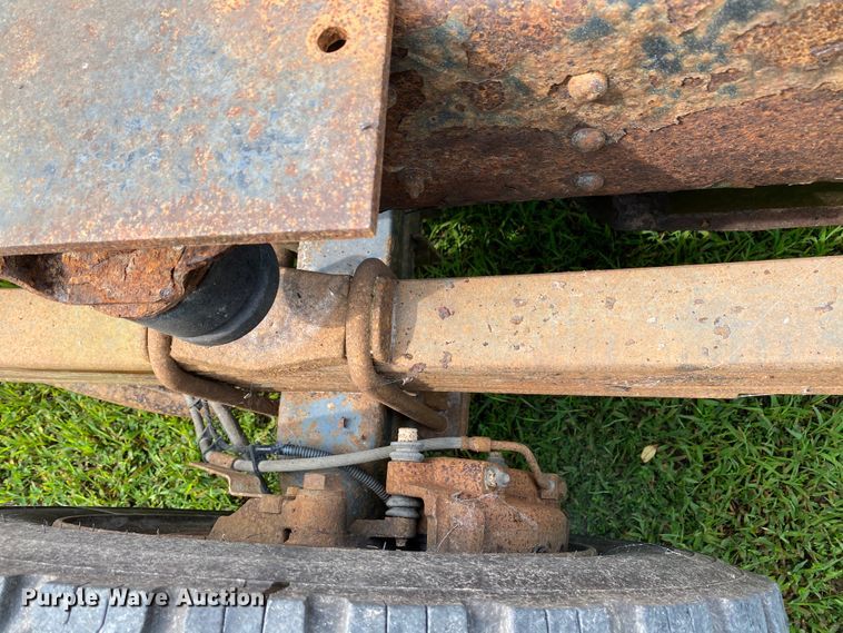 image for item HE9778 2004 GMC C4500  truck cab and chassis