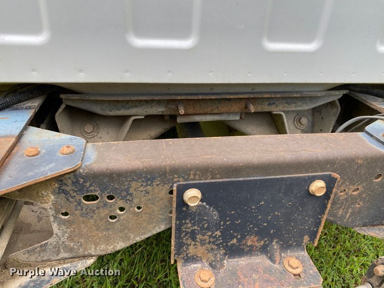 image for item HE9778 2004 GMC C4500  truck cab and chassis