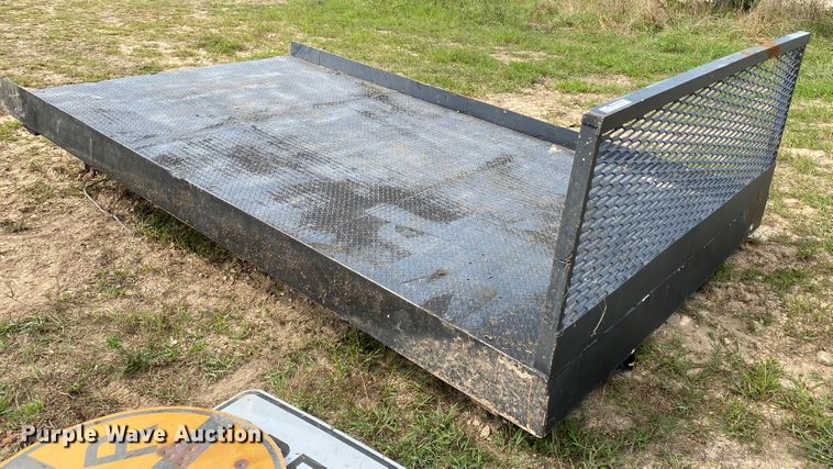 image for item HE9780 Flatbed