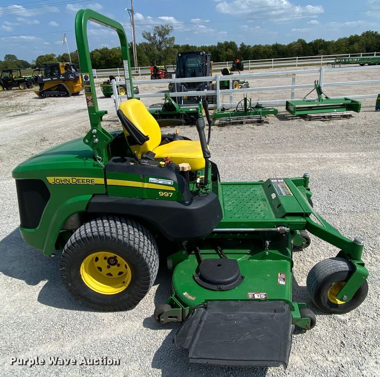 image for item HE9783 2013 John Deere 997 ZTR lawn mower