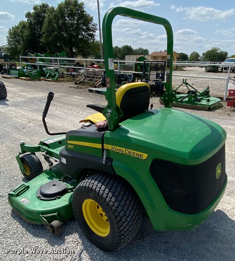 image for item HE9783 2013 John Deere 997 ZTR lawn mower
