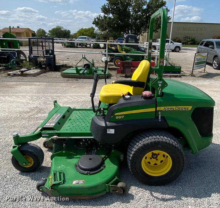 image for item HE9783 2013 John Deere 997 ZTR lawn mower