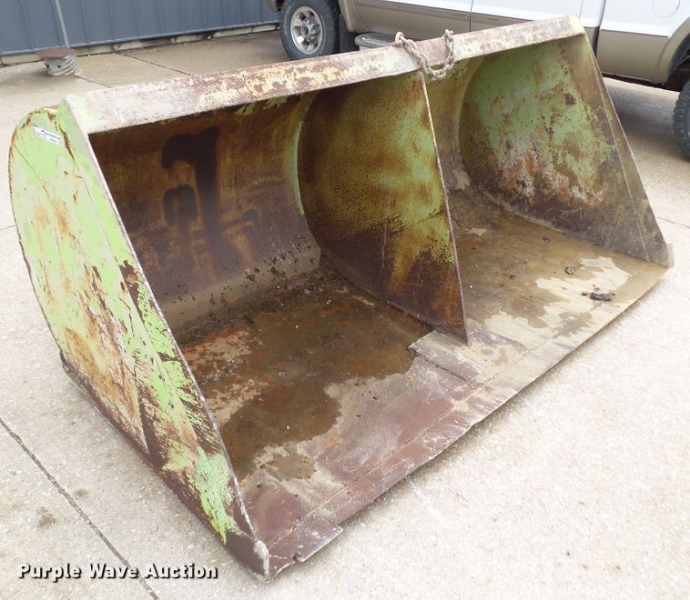 image for item HF9546 8'W loader bucket