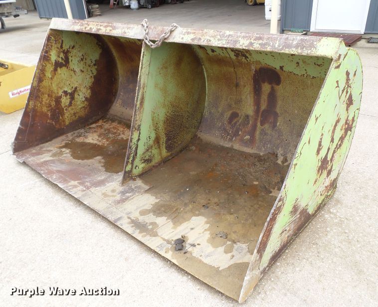 image for item HF9546 8'W loader bucket