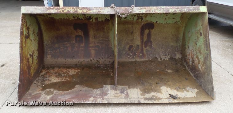 image for item HF9546 8'W loader bucket