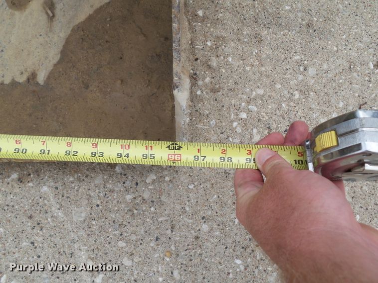 image for item HF9546 8'W loader bucket