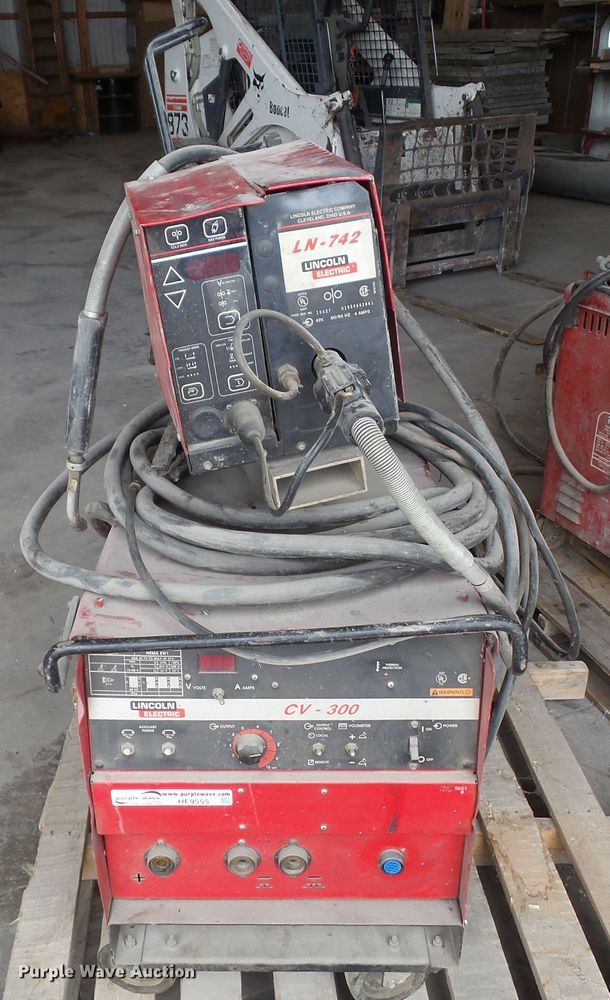 image for item HF9555 Lincoln Electric CV-300 welder