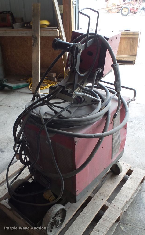 image for item HF9555 Lincoln Electric CV-300 welder