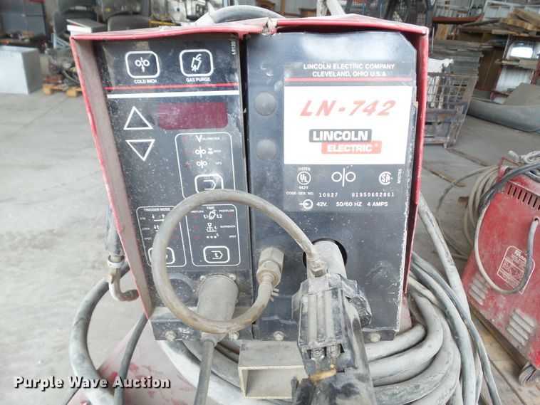 image for item HF9555 Lincoln Electric CV-300 welder