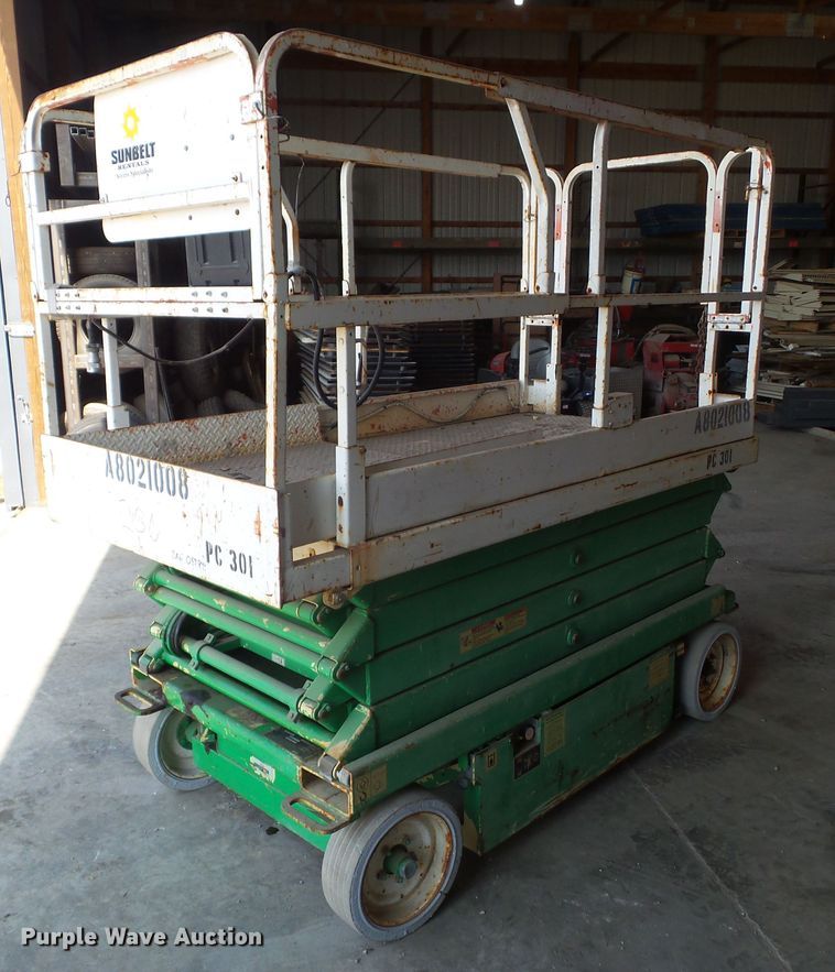 image for item HF9560 1999 JLG 2646-E2  scissor lift