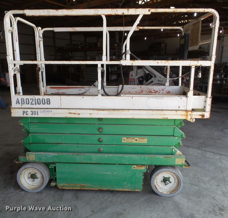 image for item HF9560 1999 JLG 2646-E2  scissor lift