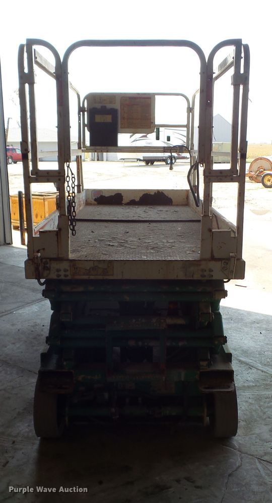 image for item HF9560 1999 JLG 2646-E2  scissor lift