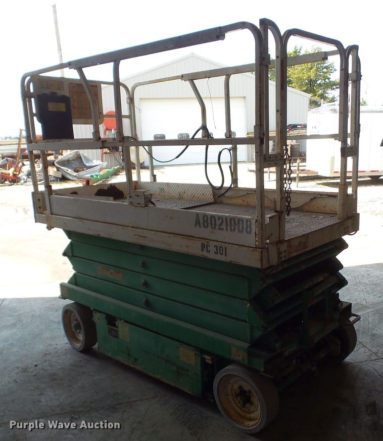 image for item HF9560 1999 JLG 2646-E2  scissor lift