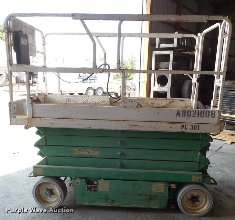 image for item HF9560 1999 JLG 2646-E2  scissor lift