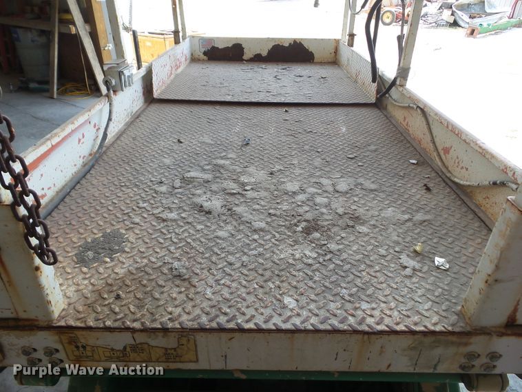 image for item HF9560 1999 JLG 2646-E2  scissor lift